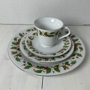 4 pc set CHINA PEARL NOEL  Christmas Fine China Holly & Berries 1509